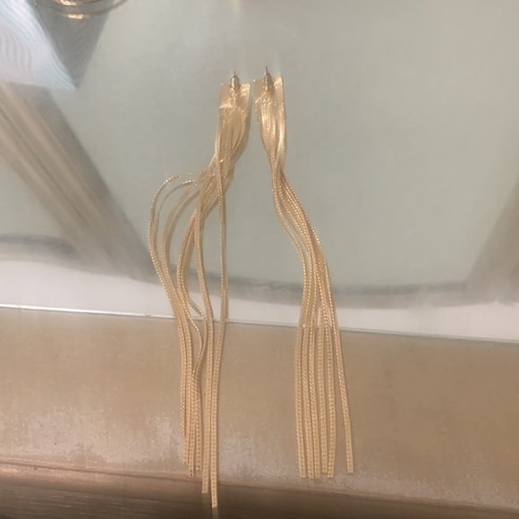 Beautiful pre-loved gold dangly earrings! - Picture 2 of 2